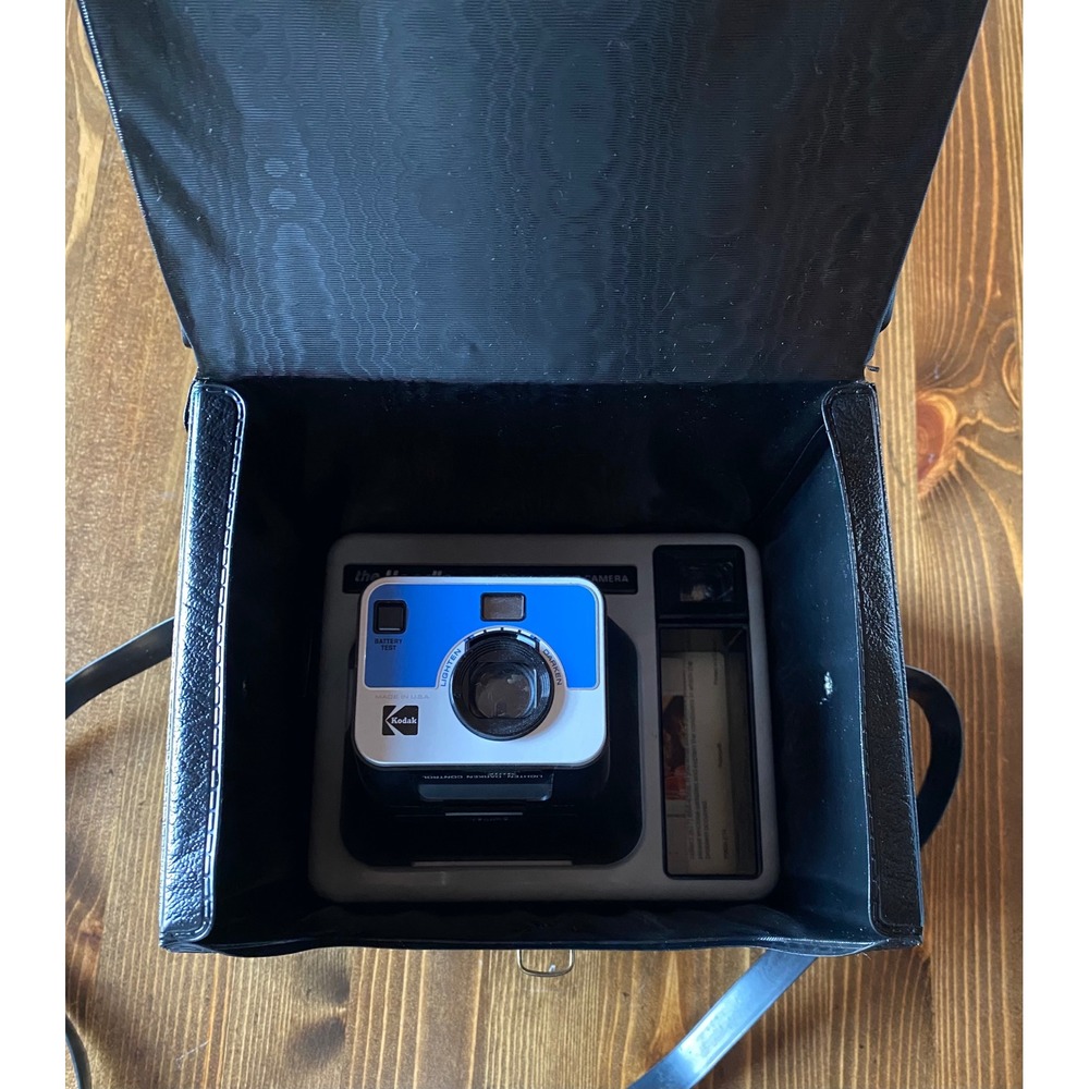 Vintage Kodak The Handle Instant Camera with Original Case and Manual 1970s - Picture 4 of 11